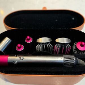 Dyson Airwrap with short barrels